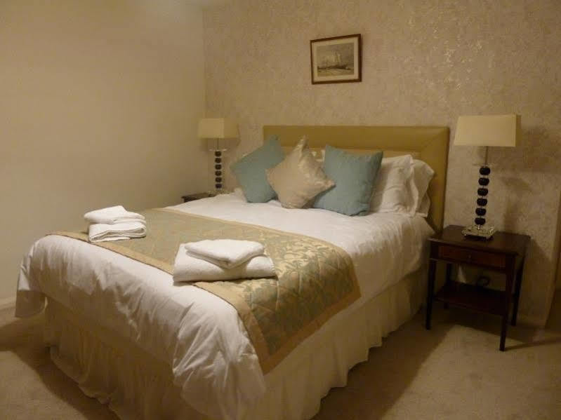 Cameron House 3* Landford