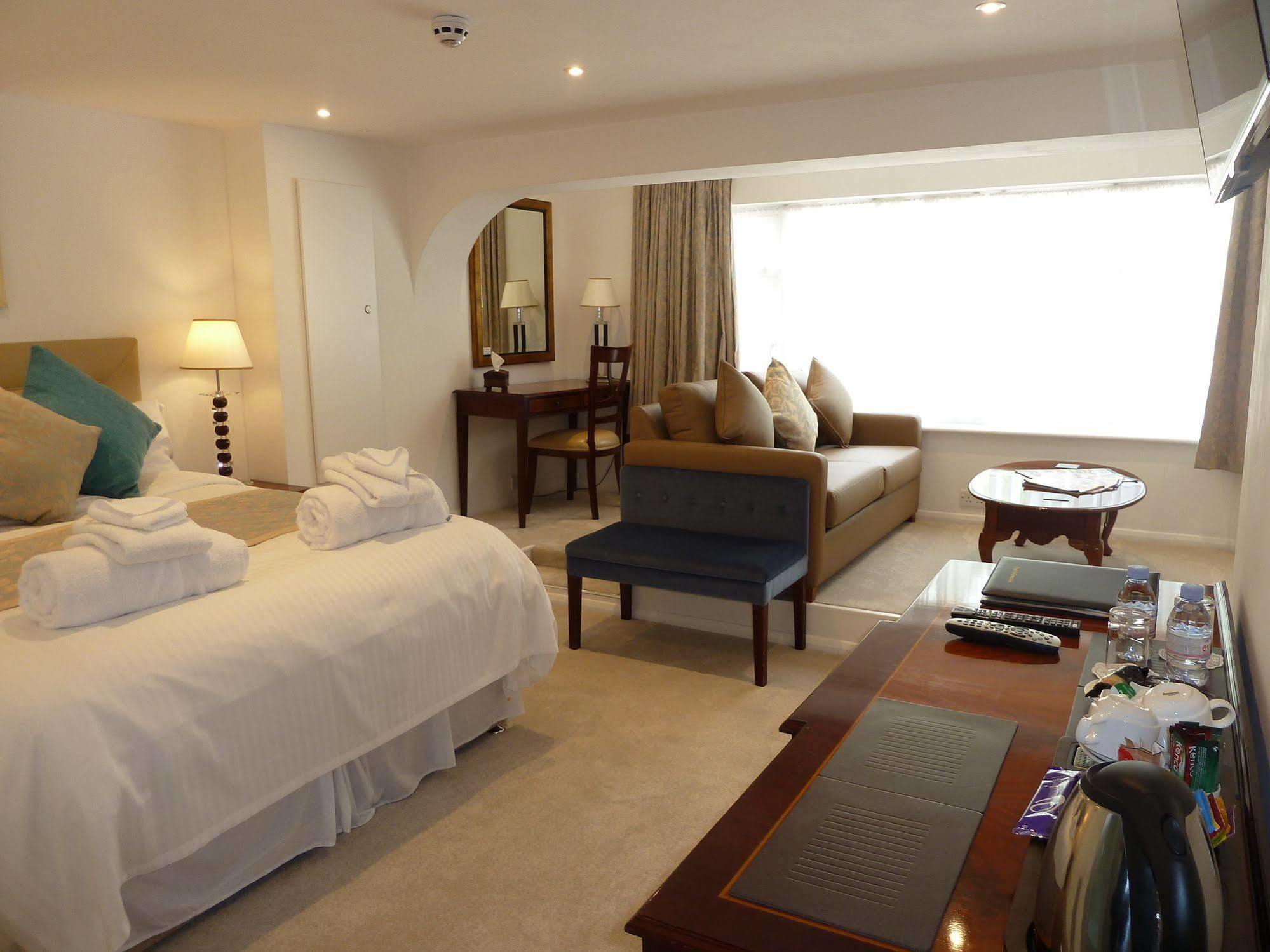 Cameron House 3*